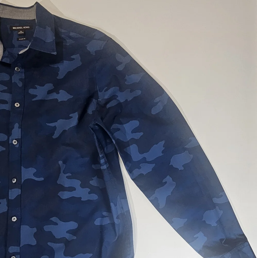 Michael Kors Mens Button Down Shirt XL Classic Fit Blue Camo Business Casual - Picture 5 of 8